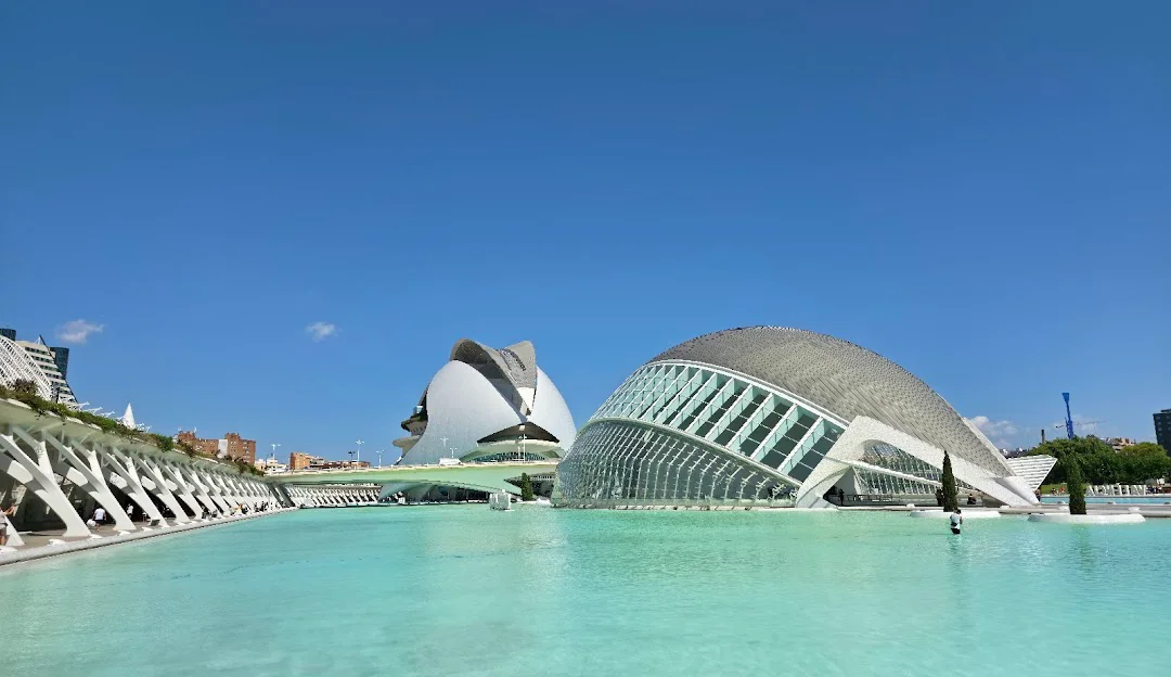 Valencia in 3 Days: Itinerary, Neighbourhoods, Beach and Budget