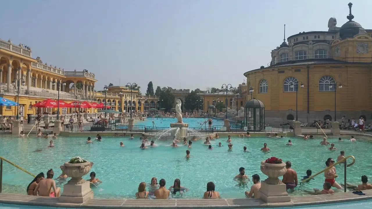 Vols pas chers Budapest hiver 2025-2026 ✈️ dès 48€ A/R - Miniature 2