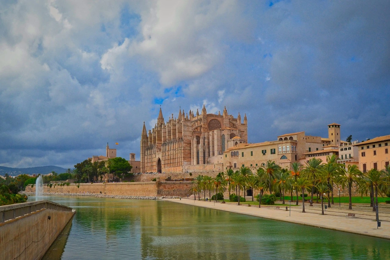 🌴 Palma hors saison dès 50€ A/R : soleil, plages et bons plans