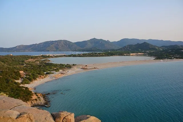 📚 Oublie la rentrée : Cagliari à 25€ le 1er septembre ✈️ Soleil, plages et dolce vita au menu 🌊🍝