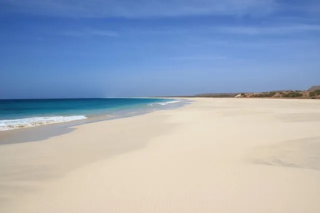 Cap-Vert dès 310€ ✈️ Soleil d’hiver et plages volcaniques 🌴🔥 - Miniature 2