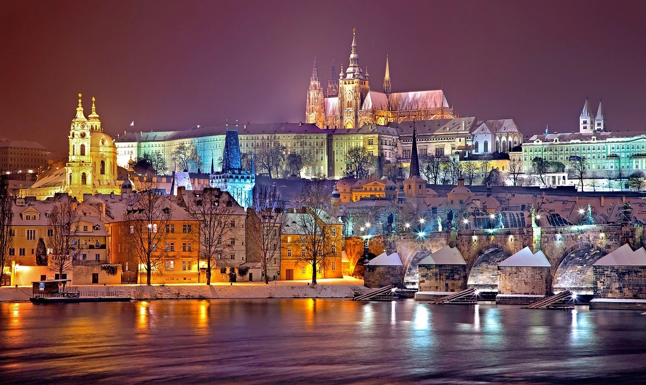 ✨ Prague en décembre : magie de Noël dès 92€ A/R