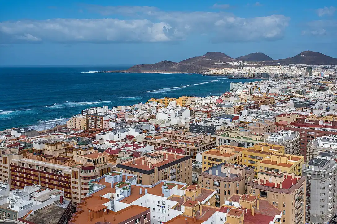 Las Palmas in 3 Days: Itinerary, Where to Stay, Beach and Budget