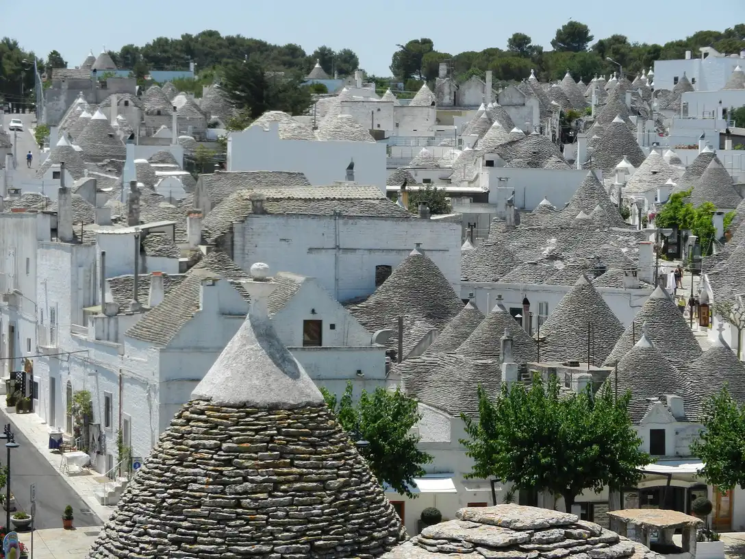 Où dormir dans les Pouilles sans voiture : Bari, Lecce, Monopoli ou Polignano ?
