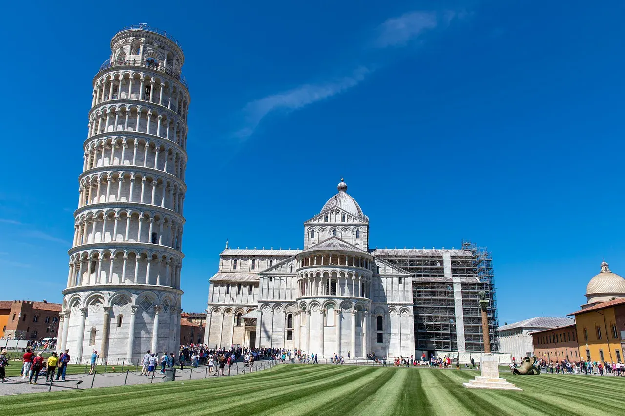 Travel guide: Pisa and Lucca in 2 Days: Train Itinerary and Budget