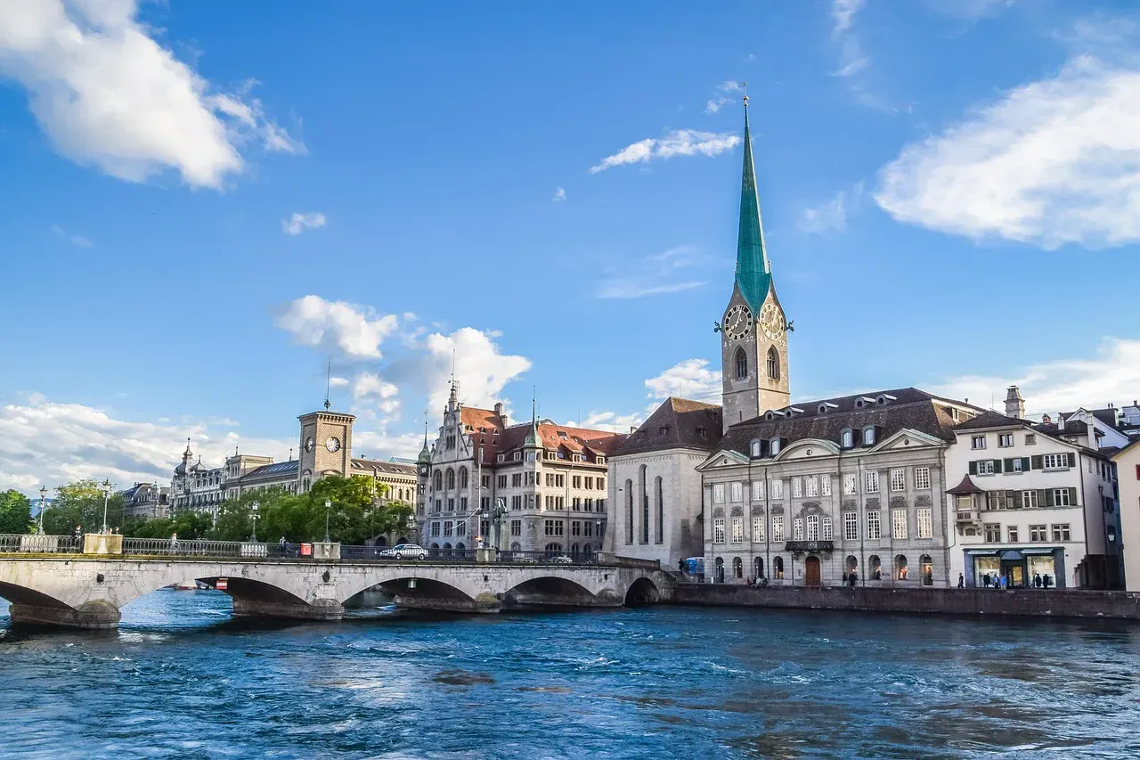 Travel guide: Zurich in 2 Days: Old Town, Lake, Where to Stay and Budget
